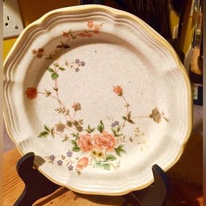 6240 MIKASA Garden Club SILK BOUQUET Dinner Plate 10 3/4" Beige Retired Pattern